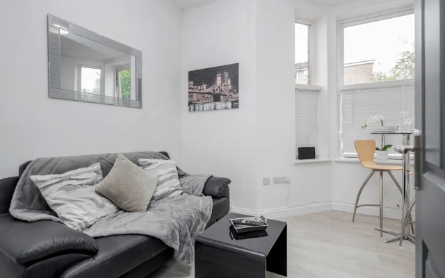 1 Bedroom Apartment With Wifi and Parking