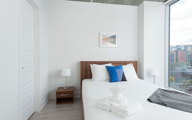 Grand 1BR in Festival Quarter by Sonder