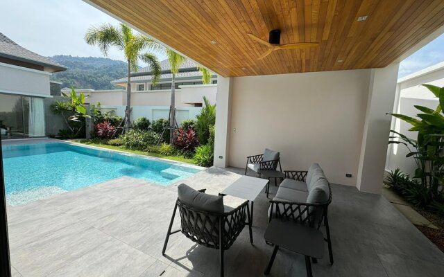 Breeze Villa with maid by Lofty
