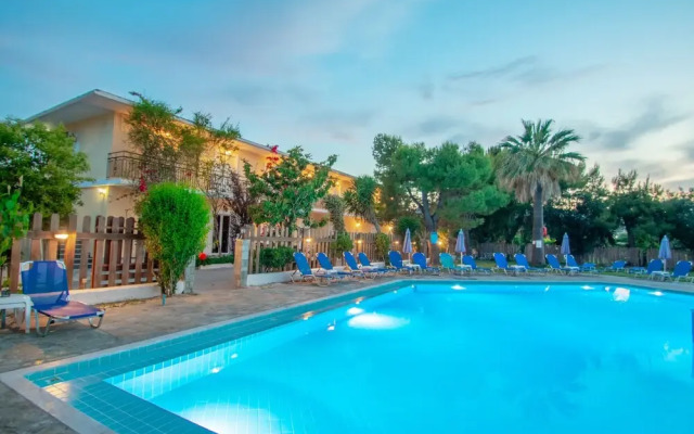 Splash Pool Bar