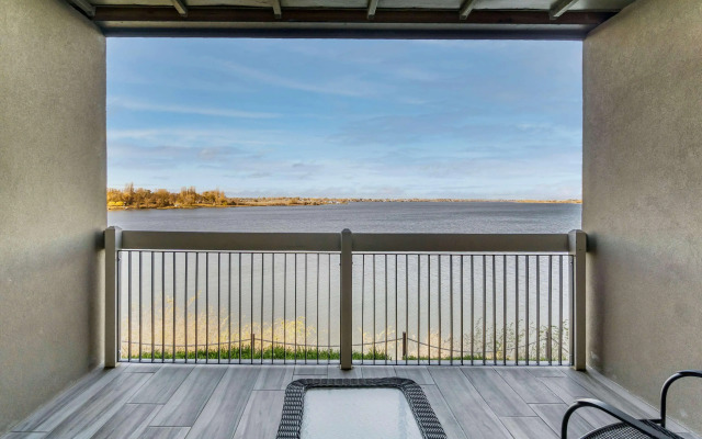 Best Western Plus Lake Front Hotel