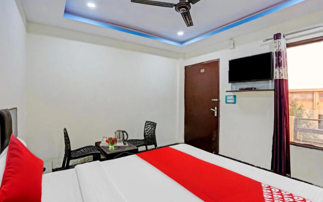 OYO Flagship 70297 Royal Palace Guest House