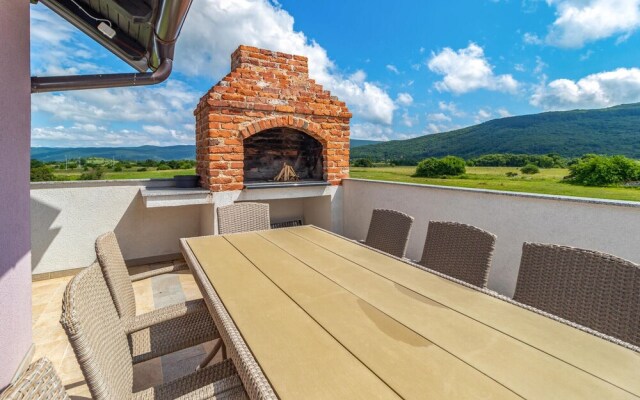 Beautiful Apartment in Otocac With Wifi and 2 Bedrooms