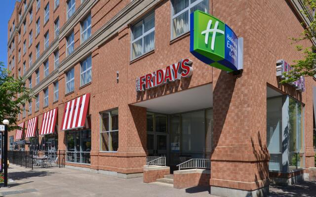 Holiday Inn Express & Suites Buffalo Downtown - Medical CTR, an IHG Hotel