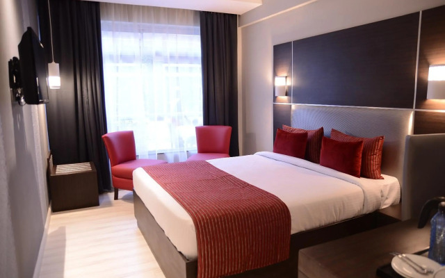 Cloud Hotel & Suites