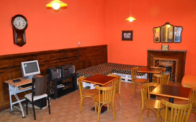 Retro Art Hostel