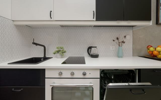 Modern Studio With Balcony by Renters