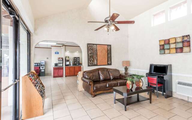 Days Inn by Wyndham San Antonio Splashtown/ATT Center