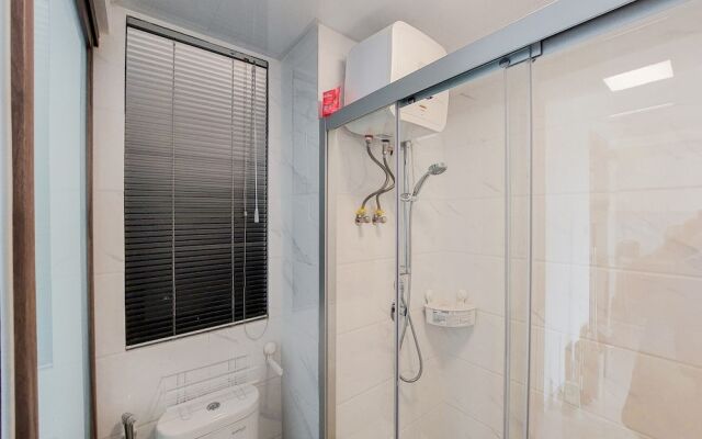 Homey And Cozy Living 2Br At Sky House Bsd Apartment