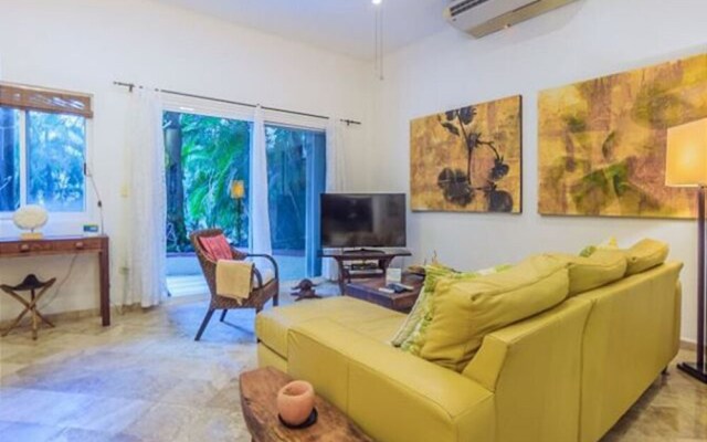 Magic, 1 block from Mamitas Beach by Tripintravel