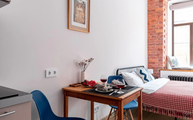 Kamelia Triplet Studio