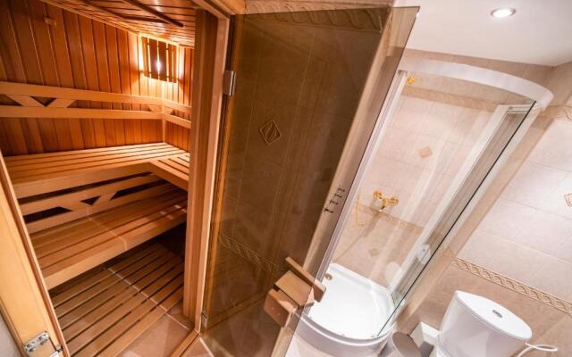 5BR 2BATH Masarykovo nábřeží apartment