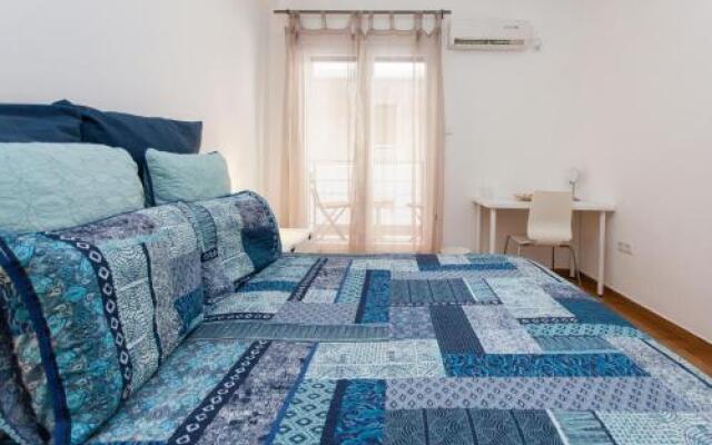 Lovely apt in Metaxourgio Center