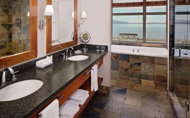 Chrysalis Inn & Spa Bellingham, Curio Collection by Hilton