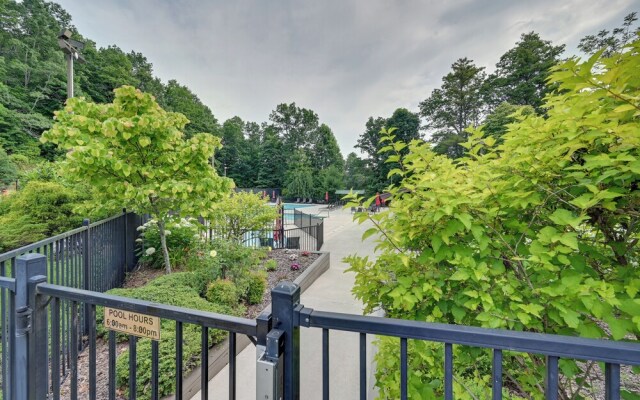 Peaceful Brevard Mountain Cabin: Hike, Golf & Swim