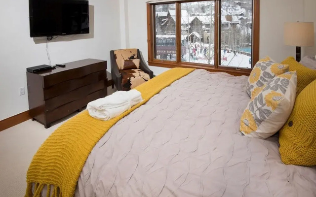 Lavish 3br 3.5ba Bachelor Gulch  Steps To Lifts 3 Bedroom Condo by RedAwning