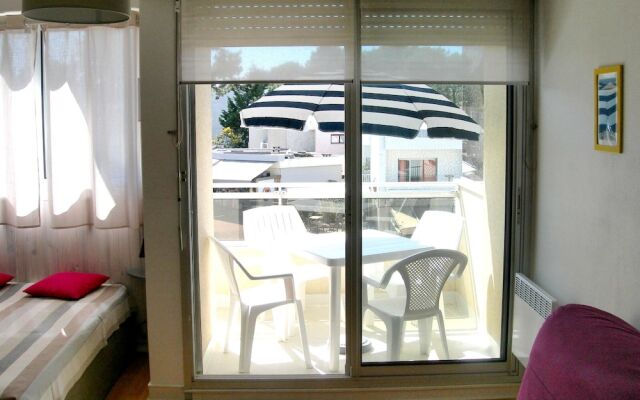 Studio in Les Mathes, With Furnished Balcony