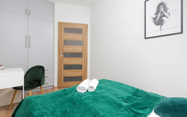 Metro Bielany Apartment by Renters
