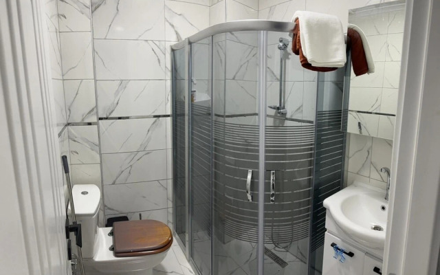 Lovely Apartment With Balcony in Esenler