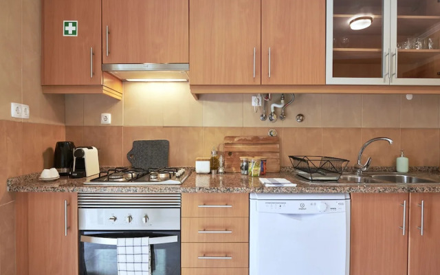 Spacious and Renovated Apartment With Amazing Patio, By TimeCooler