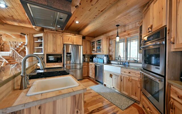 Osprey Lake Cabin 4 Bedroom Home by RedAwning