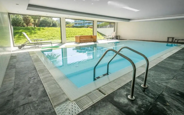 ALTIDO Superb Apt w/Terrace Pool & Spa in Cascais