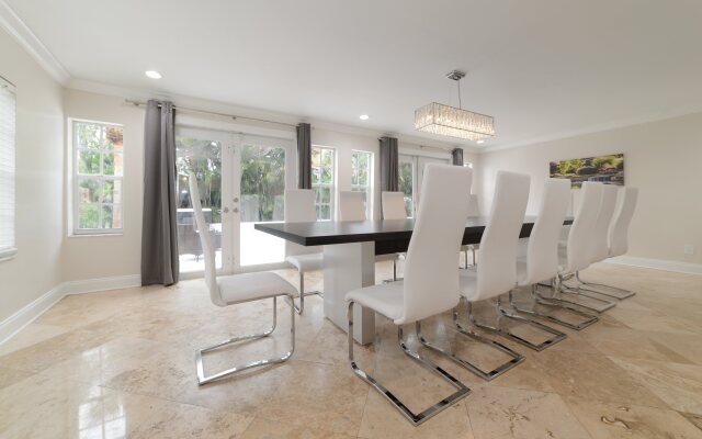 Casa Ria Luxury House w Private Pool Near Aventura Mall