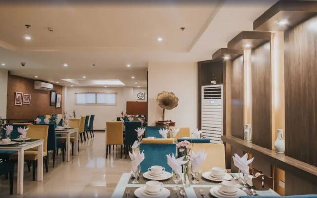 Panorama Summit Hotel