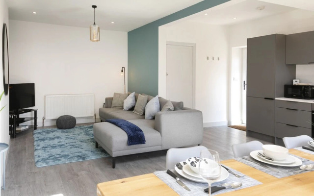 ✰OnPoint- MASSIVE House, PERFECT Location-Parking✰