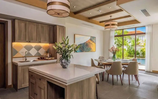 Luxe 3BR Villa: Private Pool & Resort Perks!