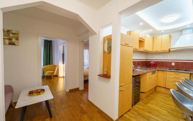 Main square 5 star luxury apartment with view