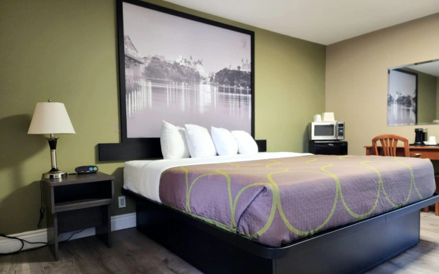 Super 8 by Wyndham Pembroke