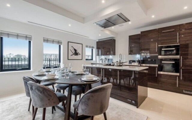 Designer Townhouse with Panoramic River Views