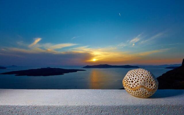 Caldera Cliff Illusion