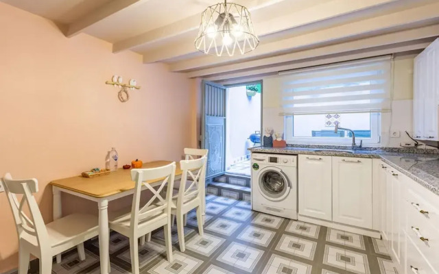 Missafir House With Refreshing Garden in Besiktas