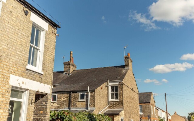 Cozy 2-bedroom House in Beautiful Cambridge