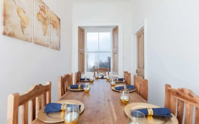 Traditional Luxury Apartment Sleeps 10 Guests