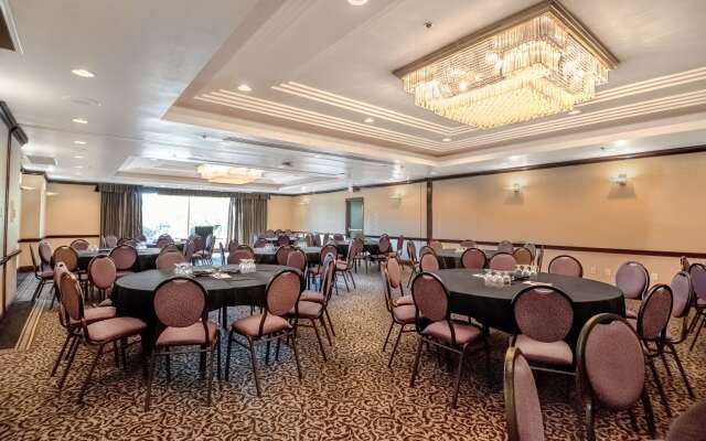 Coast Victoria Hotel & Marina by APA