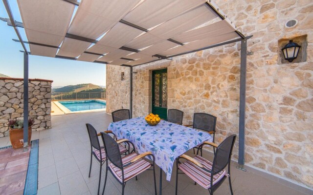 Stunning Home in Kremena With Wifi and 3 Bedrooms
