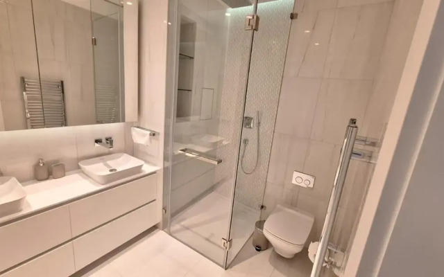 Phaedrus Living Del Mar Suite 311
