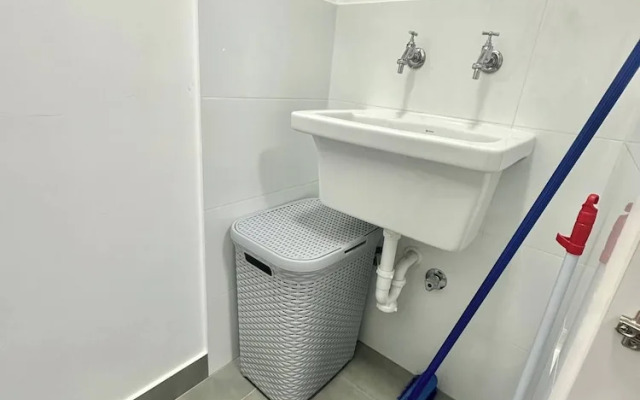 Modern 1BR on J Prado Board San Isidro