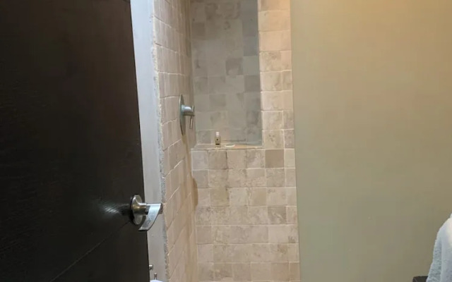 5th Avenue Room By BLVD