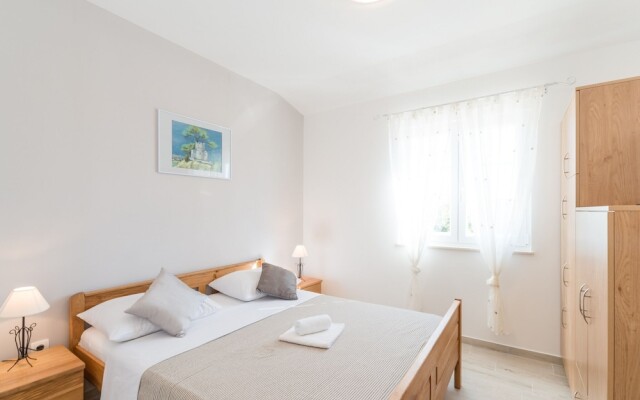 Beautiful Villa in Privlaka With Heated Swimming Pool