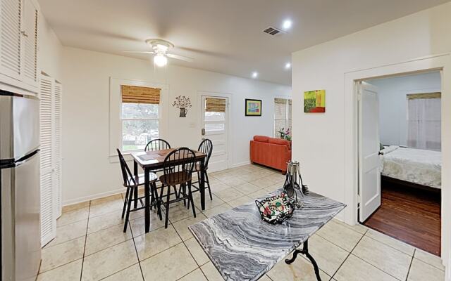 2BR Casa Travis Heights by RedAwning