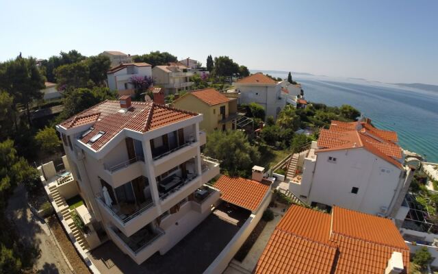 Majestic Villa in Okrug Donji With Swimming Pool