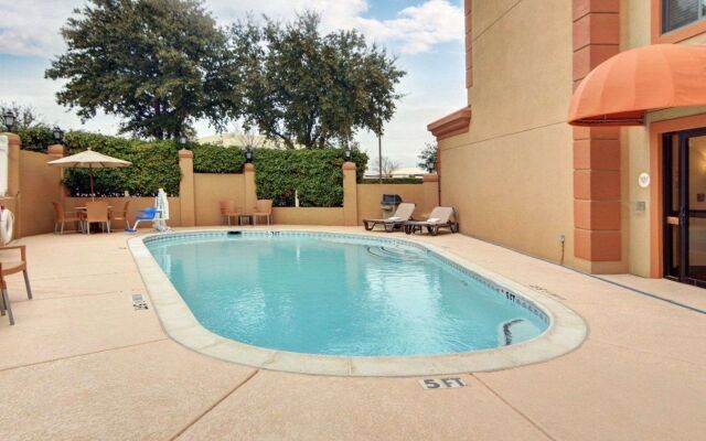 Spark by Hilton Grapevine DFW North