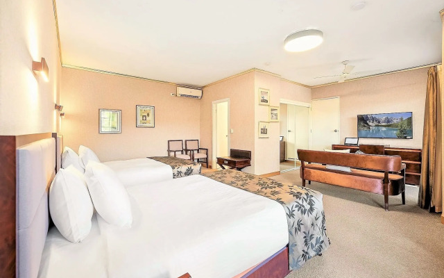 Eltham Gateway Hotel