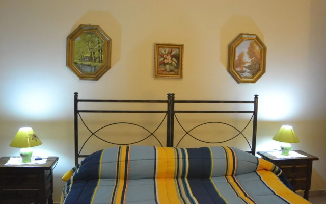 Holiday House & Events With Private Pool in the Center of Sicily