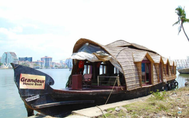 Grandeur Houseboats