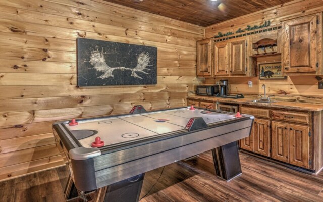 Aska Pines by Escape to Blue Ridge